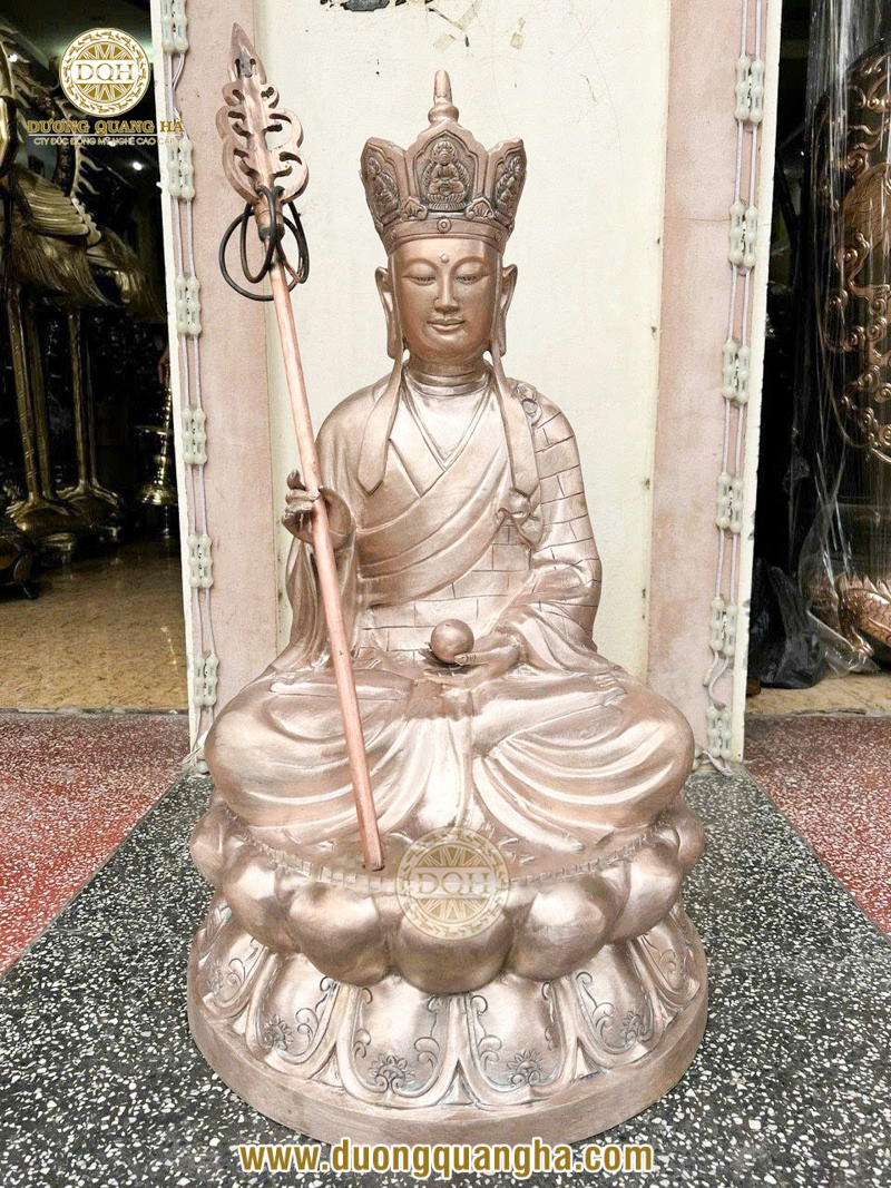 tượng địa tạng bồ tát cầm tích trượng minh châu