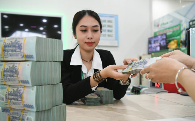 Khách hàng “thắt lưng, buộc bụng”, vay tiêu dùng gặp khó - Ảnh 1. Khách hàng “thắt lưng, buộc bụng”, vay tiêu dùng gặp khó - Ảnh 1.